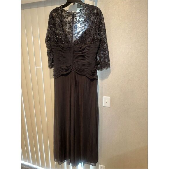 New LA FEMME Ruched Twist Column Gown In Gunmetal Size 16 Retail $438. 14 - Picture 6 of 16